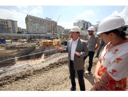 Adana Şehir Meydanı İnşaatı Sürüyor