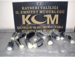 Kayseri Polisi Çorap İçinde 13 Kilo Afyon Sakızı Ele Geçirdi