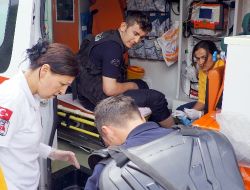 Polis Ve Göstericiler Arbedede Yaralandı