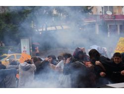 Polisten Öğrencilere Gazlı Müdahale