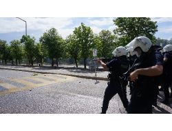 Gaz Bombası İsabet Eden Eylemci Yere Böyle Yığıldı