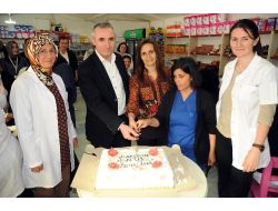 Doktorlardan Hemşirelere Sürpriz Kutlama