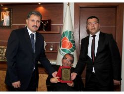 Sakatlar Derneği'nden Engelli Aracı Şoförlerine Plaket