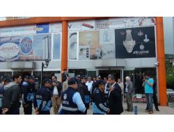 Zabıtanın Mühürleme Girişimine Meclis Üyeleri Direniş Gösterdi