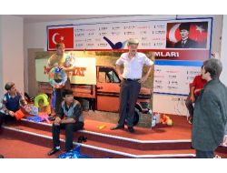 Kılıçaslan Tiyatro Topluluğu Sezonu ‘kamyon’la Açtı
