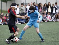 Görme Engelliler, Görenlerle Futbol Maçı Yaptı