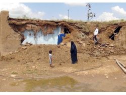 Yağışlardan Kerpiç Evleri Yıkılan Aileler Ortada Kaldı