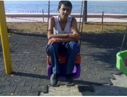 Köpekten Kaçmak İsteyen Öğrenciye Minibüsün Çarpma Anı Güvenlik Kamerasında