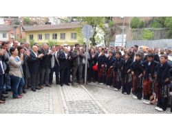 Akil İnsanlar Bitlis’te Barış Halayları Çekti