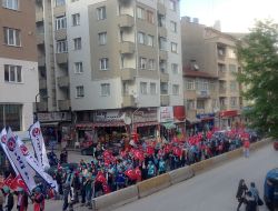 İŞÇİLER MEYDANA İNDİ