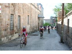 Fransızlar, Kapadokya’ya Ve Tarihi Camiye Hayran Kaldı