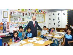 Bayraktar, Güney Kore’de Türk Okulunu Gezdi