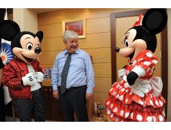 Mickey Mouse’dan Akaydın’a Davet