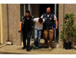 Çaldıkları Lüks Arabayı Polislerin Üzerine Sürenler Yakalandı