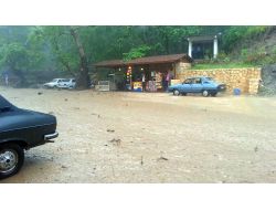 Kozan'da Sağanak Yağış Etkili Oldu