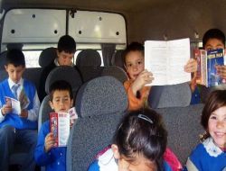 Bahçe'de Öğrenci Taşıyan Her Minibüs Bir Kütüphane Haline Getirildi