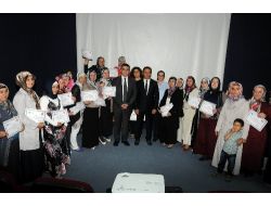 Aile Okulu’nu Bitiren Ebeveynler Mezun Oldu