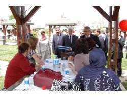 Uşak’ta Aileler Piknikte Bir Araya Geldi