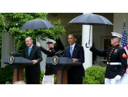 Obama’nın Şemsiye Tutturması Yasakmış