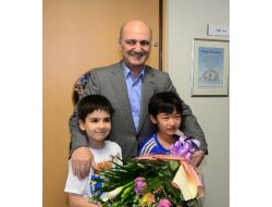 Bakan Bayraktar, Yokohama'daki Türk Okulunu Ziyaret Etti