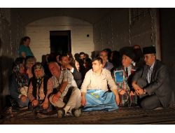 Kırım Türkleri, Atalarının Acılarını Hatırlamak İçin Tren Vagonlarında Sabahladı