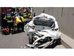 Beton Mikseri Otomobili Parçaladı: 1 Yaralı