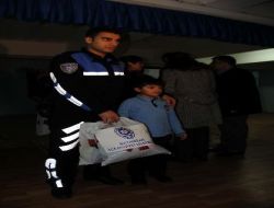 Polis, Sultangazi'deki Başarılı Öğrencileri Sevindirdi