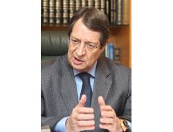 Anastasiadis, Downer'ı Ban'a Şikayet Etti