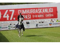 İsmini Taşıyan Binicilik Kupası Yarışlarını İzledi