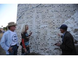 Vanlı Kuşman, Urartu Çivi Yazısını Amerikalılara Tanıtıyor!