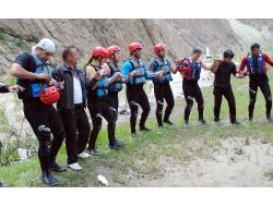 Hakkari’de Umuda Pedal Çevirip Zap Suyu'nda Rafting Yaptılar