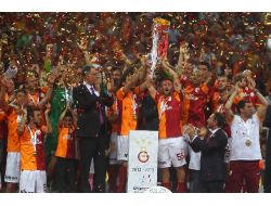 Şampiyon Galatasaray Kupasını Aldı!
