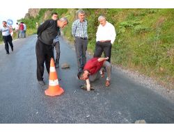 Zonguldak - Filyos Yolu, Çukur Sebebiyle Trafiğe Kapatıldı