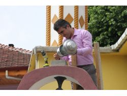 Köy İmamı, Caminin Her Eksiğini Kendisi Gideriyor