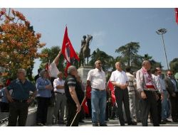 Chp, Atatürk Anıtına Resmi Törenin Ardından Çelenk Koydu