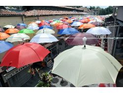 Çarşının Üzerine Yüzlerce Şemsiye İle Dekor Yapıldı