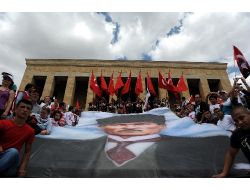 Vatandaşlar Anıtkabir'e Akın Etti