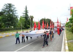 19 Mayıs'ı Yağmur Altında Horon Teperek Kutladılar