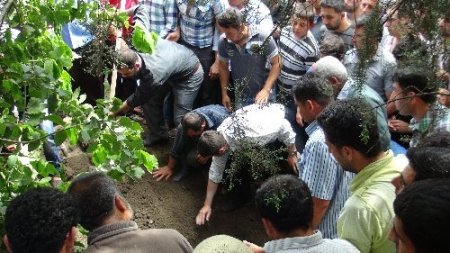 O Deponun Sahibi Toprağa Verildi