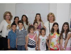 İstanbullu Rumların Çocukları Atina'da Türkçe Öğreniyor