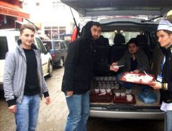 İşadamı, Vatandaşlara Aşure Dağıttı