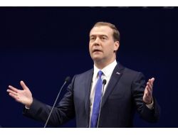 Medvedev: Kriz Olmayacak, Konserve Depolamaya Gerek Yok