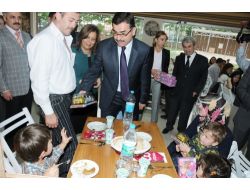 Balıkesir Valisi Turhan: Aile Toplumu Birarada Tutan Önemli Bir Güç Kaynağıdır