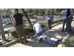 Kız Arkadaşına Dayak Atan Genci Vatandaş Engelledi