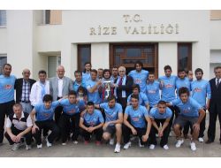 Pazarsporlular Rize Valisi Çakır’ı Ziyaret Etti