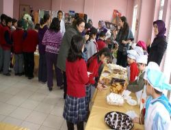 İbrahim Avcılı Öğrenciler, Yuvadaki Çocuklara Hediye Almak İçin Kermes Düzenledi