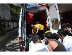 Kafasına Tahta Düşen İnşaat İşçisi Ağır Yaralandı