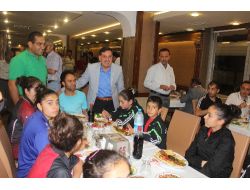 Başkan Zenbilci'den Genç Sporculara Adana Kebabı