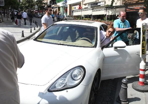 'BENDE ARABA ÇOOK! Garajımda yer kalmadı..'