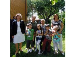 Selvi Kılıçdaroğlu Süt Dağıttı